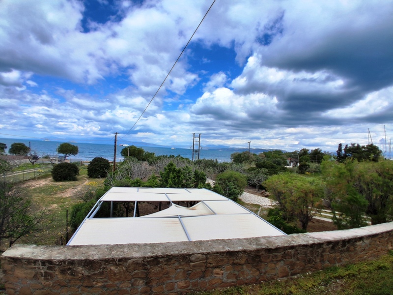 Κωδικός 87724 Κυψέλη Καβουρόπετρα μονοκατοικία 80 τ,μ, παραθαλλάσια σε 1650 τ.μ. οικόπεδο παραθαλάσσια με 2 υπνοδωμάτια,κουζίνα,μπάνιο καθιστικό , καλοριφέρ 2 air condition . Τιμή 500 ευρώ το μήνα για όλο το χρόνο. καβ1